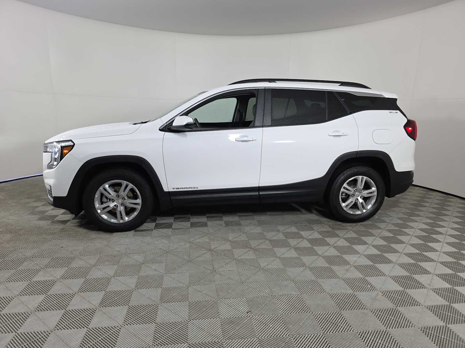 2023 Gmc Terrain SLE photo 3