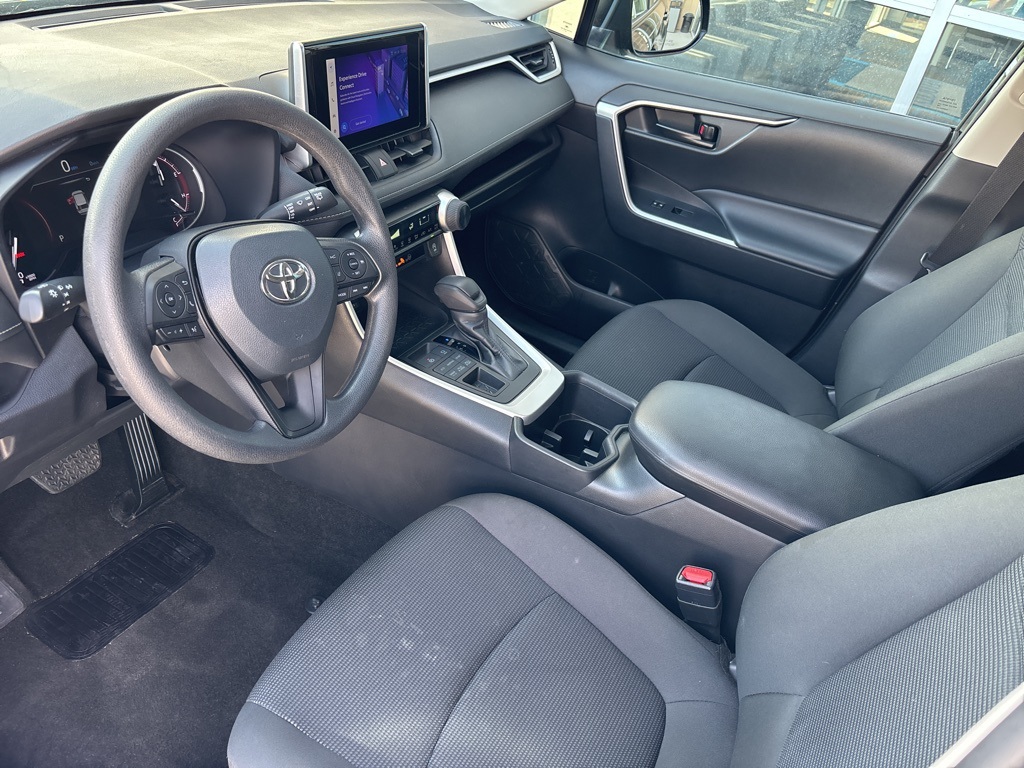 2024 Toyota RAV4 LE photo 8