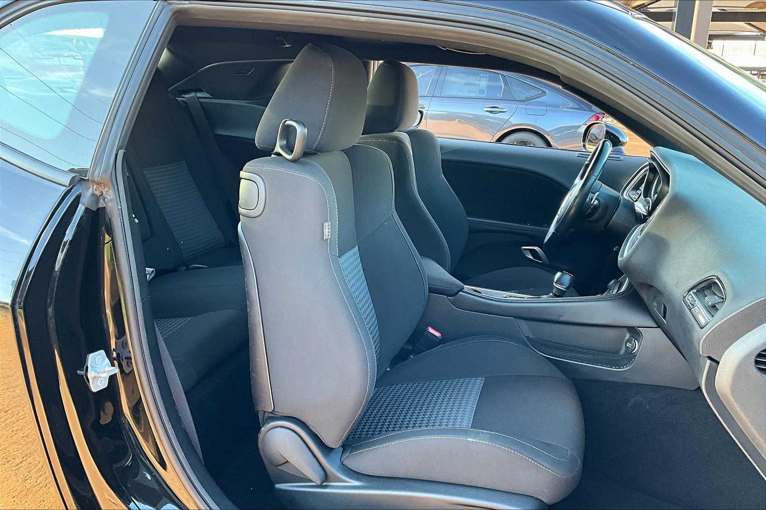 2022 Dodge Challenger R/T photo 8