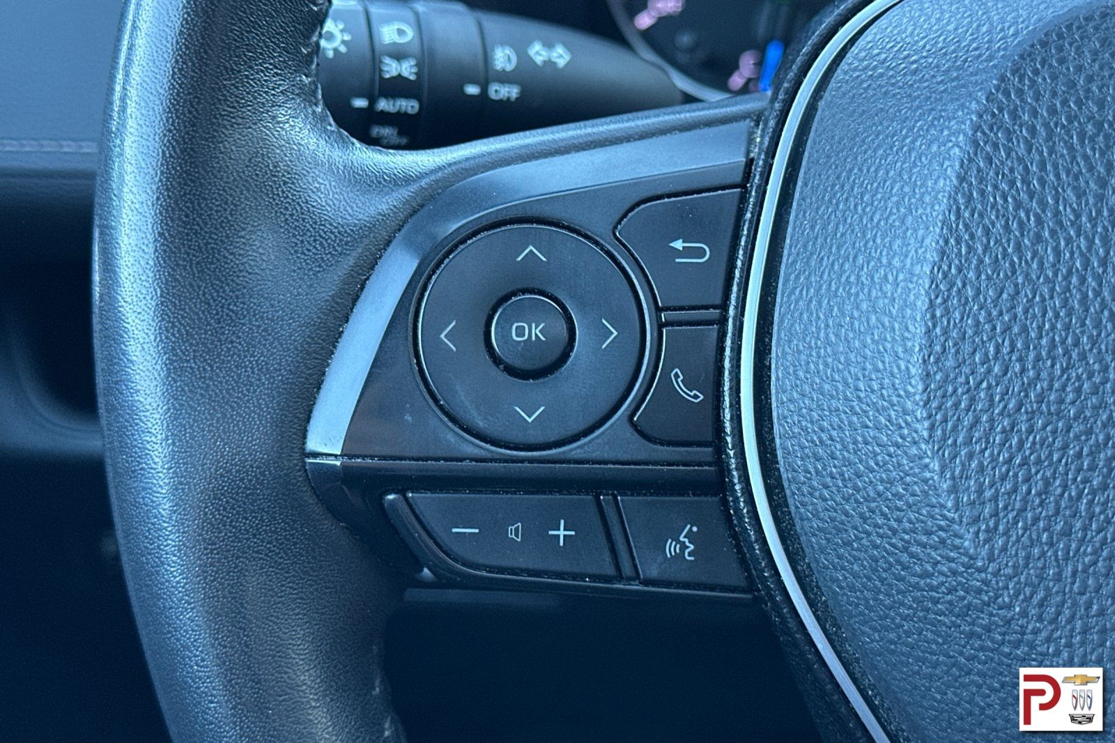 2020 Toyota RAV4 Hybrid XLE photo 26