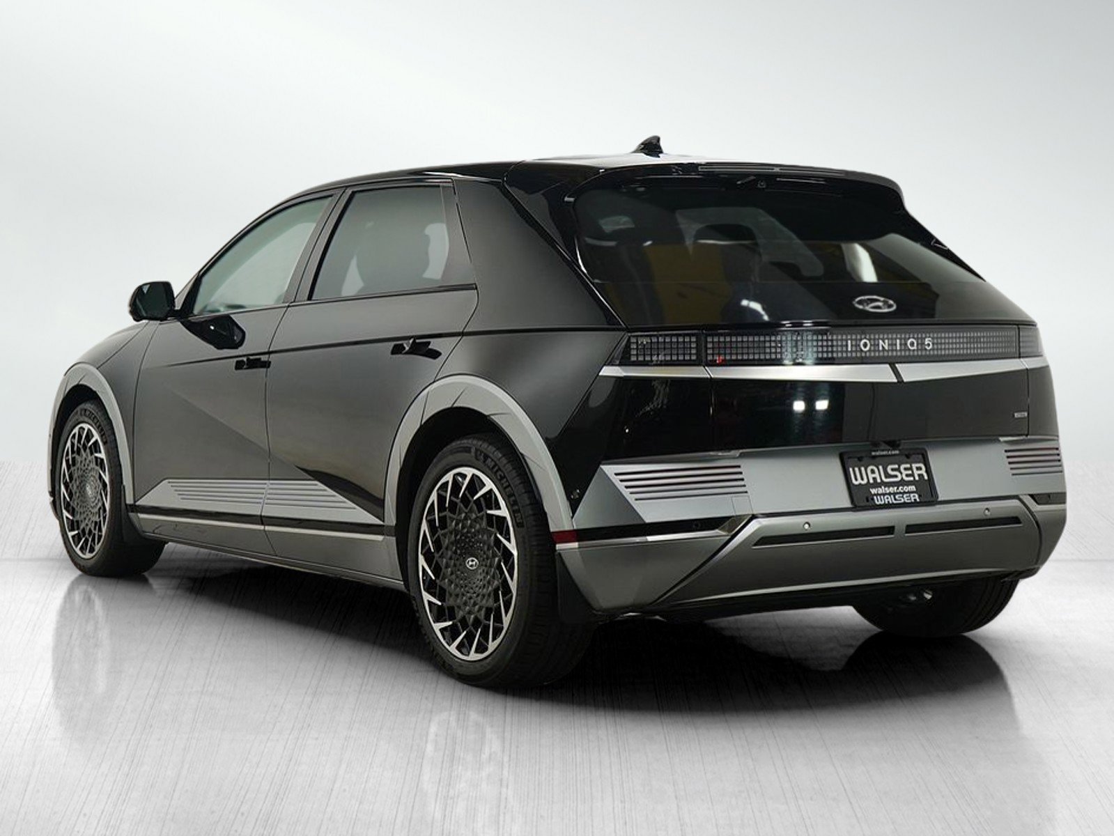 2024 Hyundai Ioniq 5 Limited photo 3