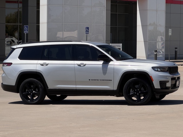 2023 Jeep Grand Cherokee Altitude photo 13