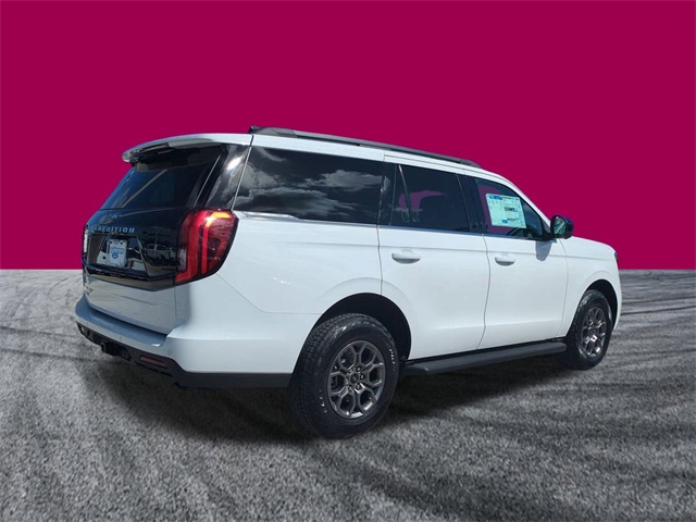 2025 Ford Expedition photo 2