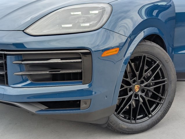2024 Porsche Cayenne photo 8