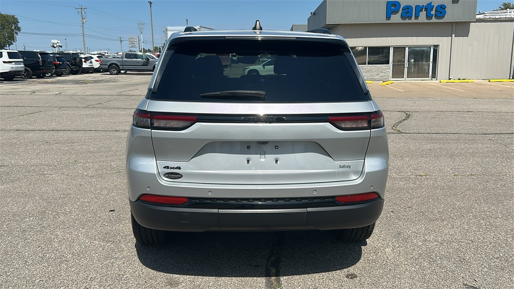 2023 Jeep Grand Cherokee Altitude photo 3