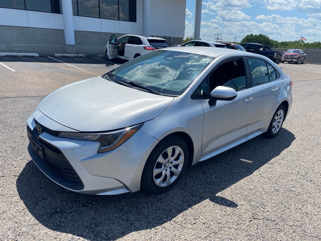 2023 Toyota Corolla LE photo 3