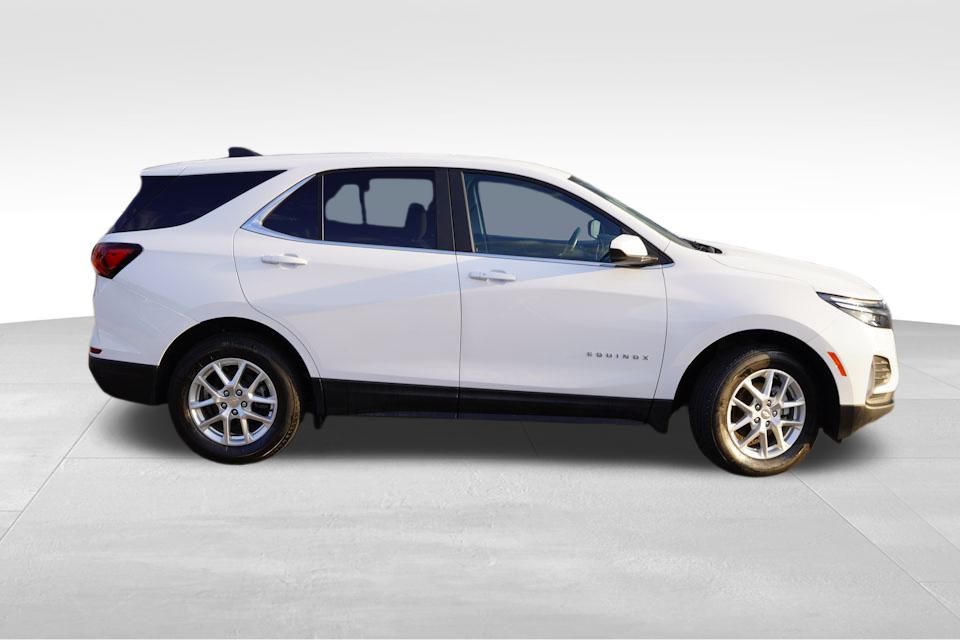 2022 Chevrolet Equinox LT photo 3