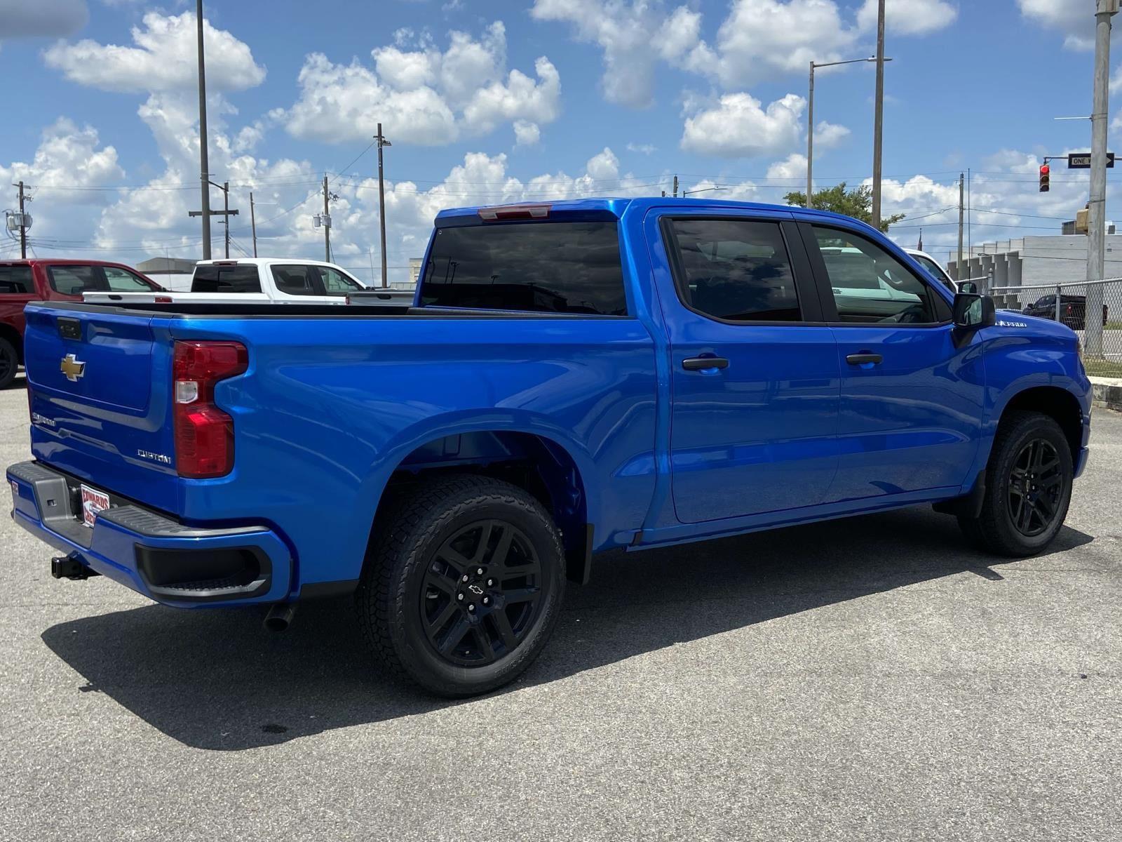 2025 Chevrolet Silverado 1500 Custom photo 4