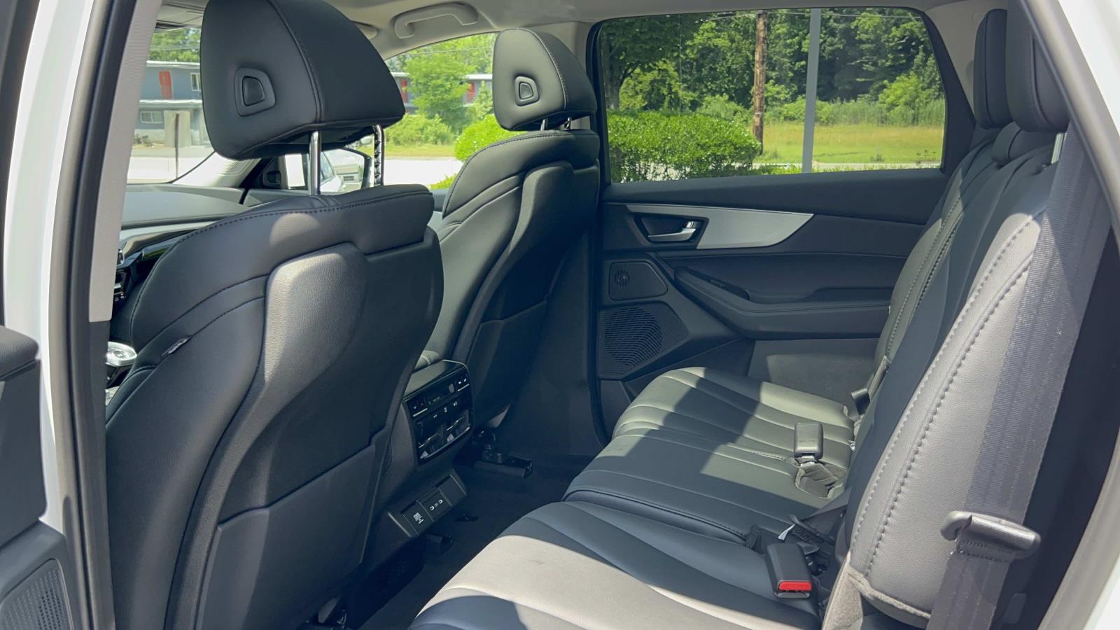 2025 Acura MDX SH-AWD photo 8