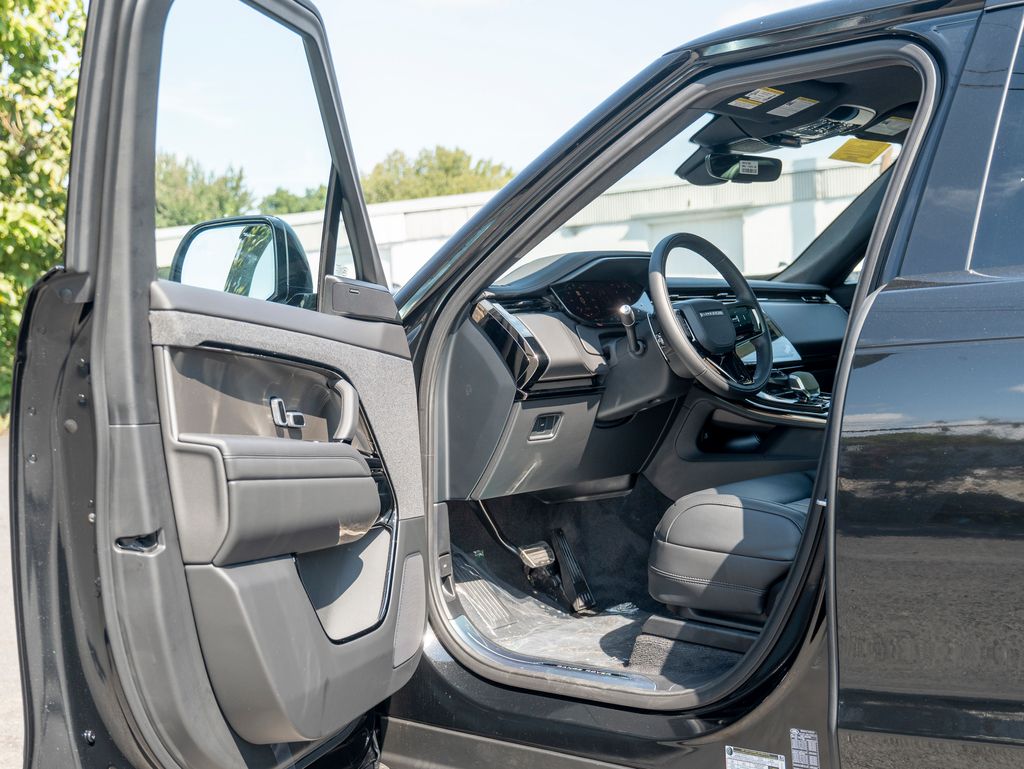 2025 Land Rover Range Rover Sport SE photo 10