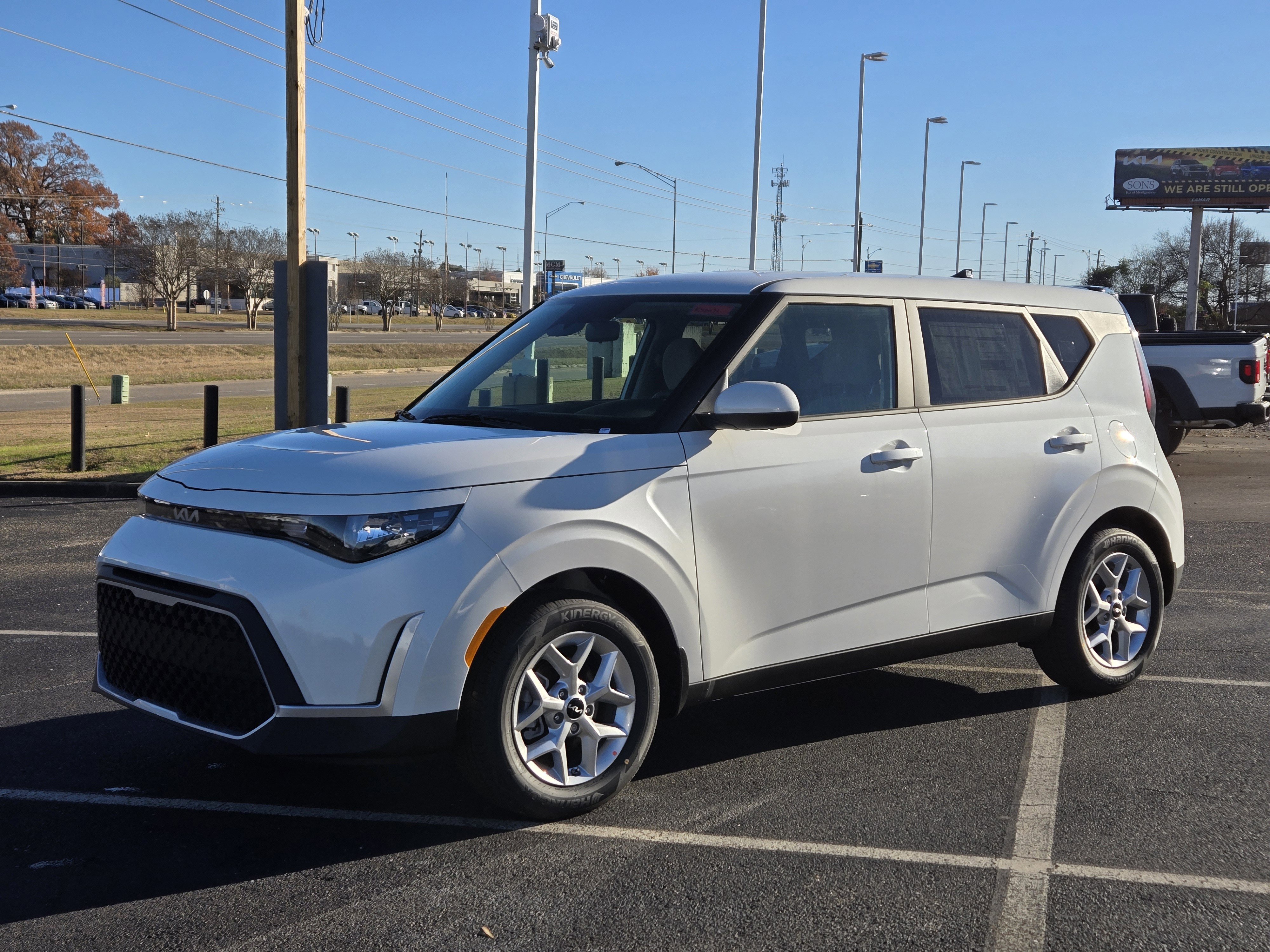2025 Kia Soul LX's photo