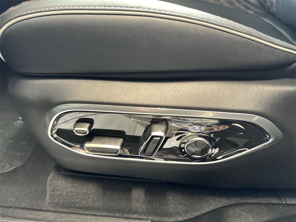 2025 Jeep Grand Cherokee Summit photo 18