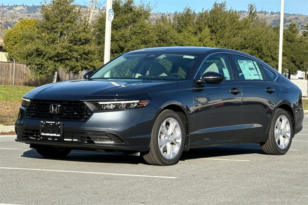 2025 Honda Accord LX photo 4