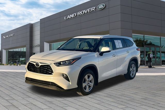 2020 Toyota Highlander LE's photo
