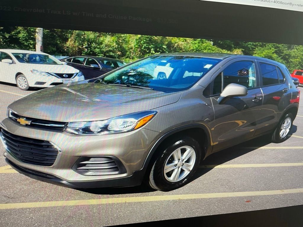 2022 Chevrolet Trax LS photo 3