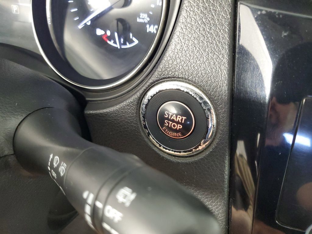 2017 Nissan Rogue SV photo 22