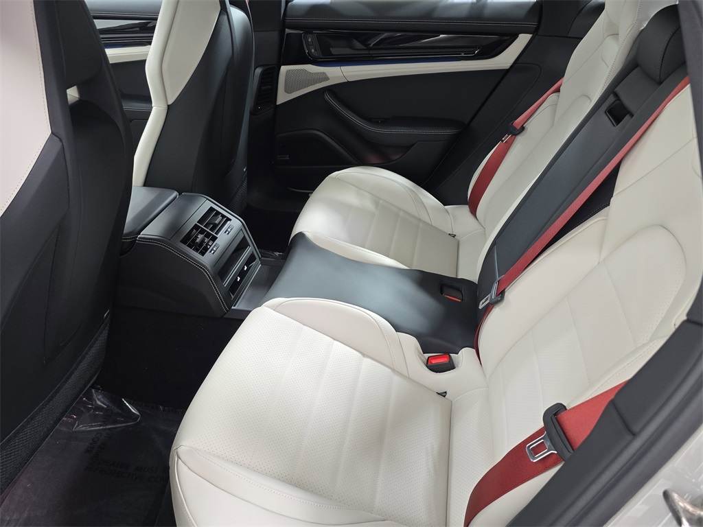 2026 Porsche Panamera E-Hybrid 4 photo 24