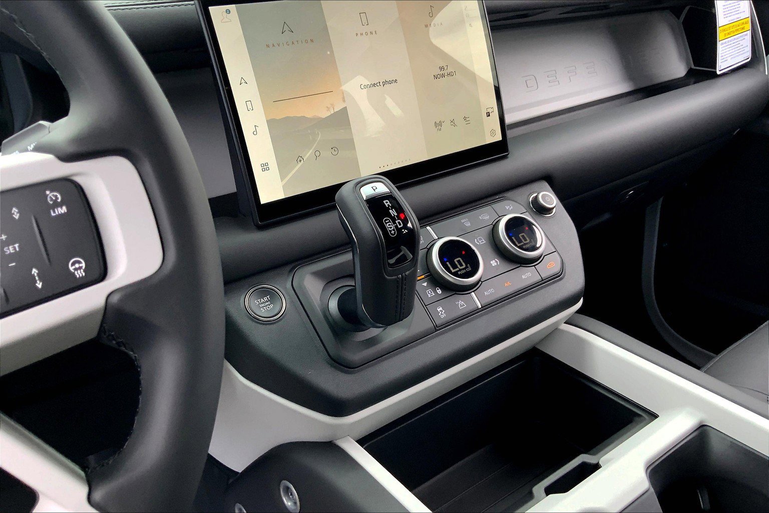 2025 Land Rover Defender 130 X-Dynamic SE photo 7