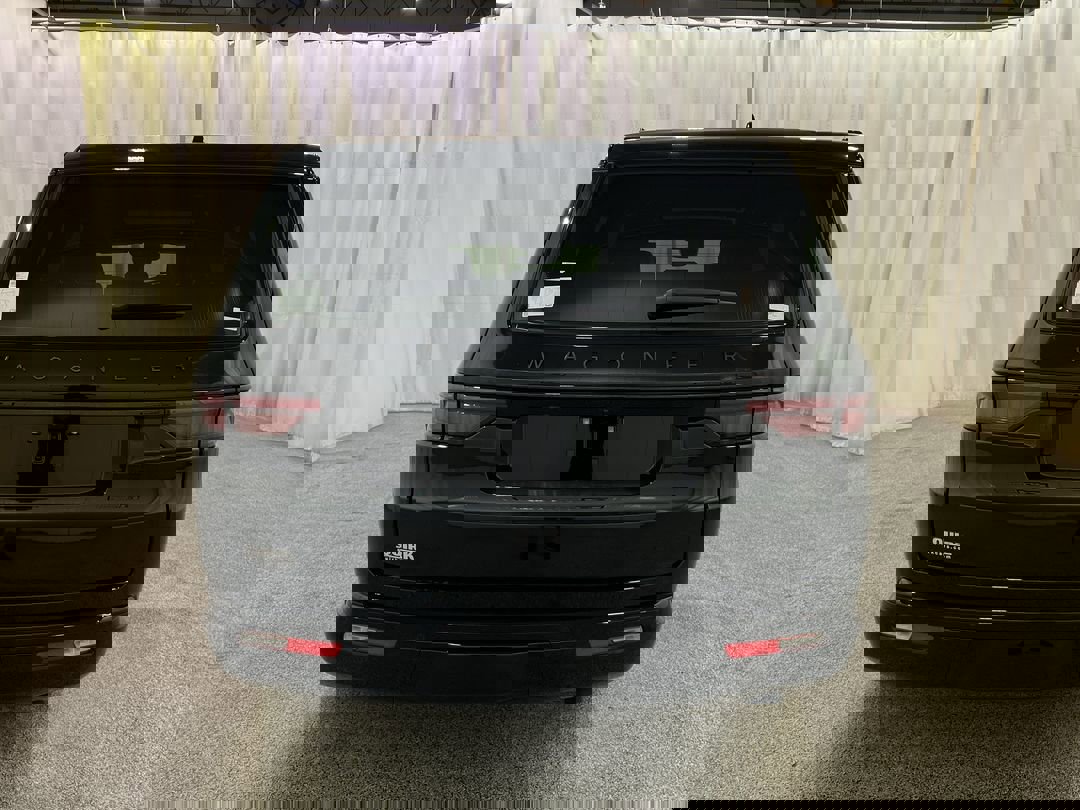 2025 Jeep Wagoneer Series II Carbide photo 3