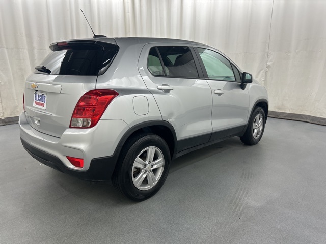 2022 Chevrolet Trax LS photo 4