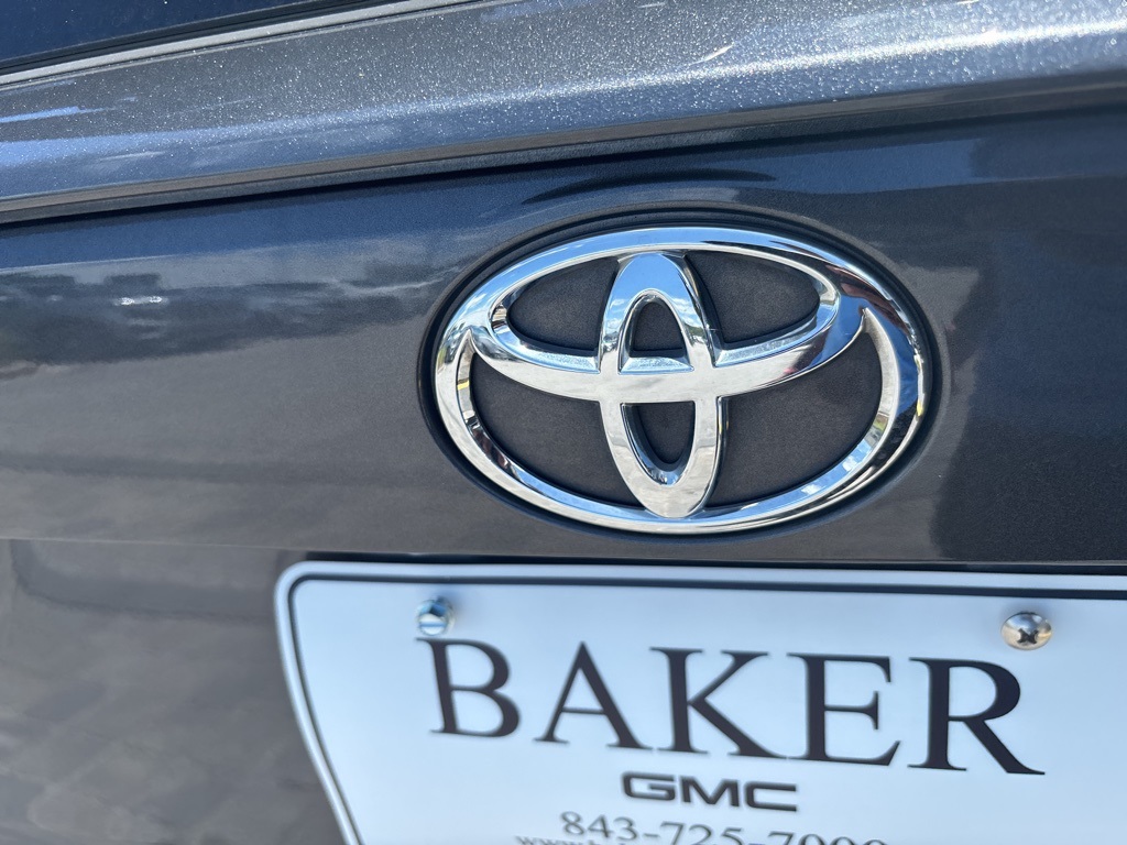 2021 Toyota RAV4 XLE photo 4