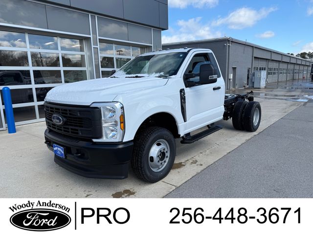 2025 Ford F-350 Super Duty Chassis Cab XL's photo