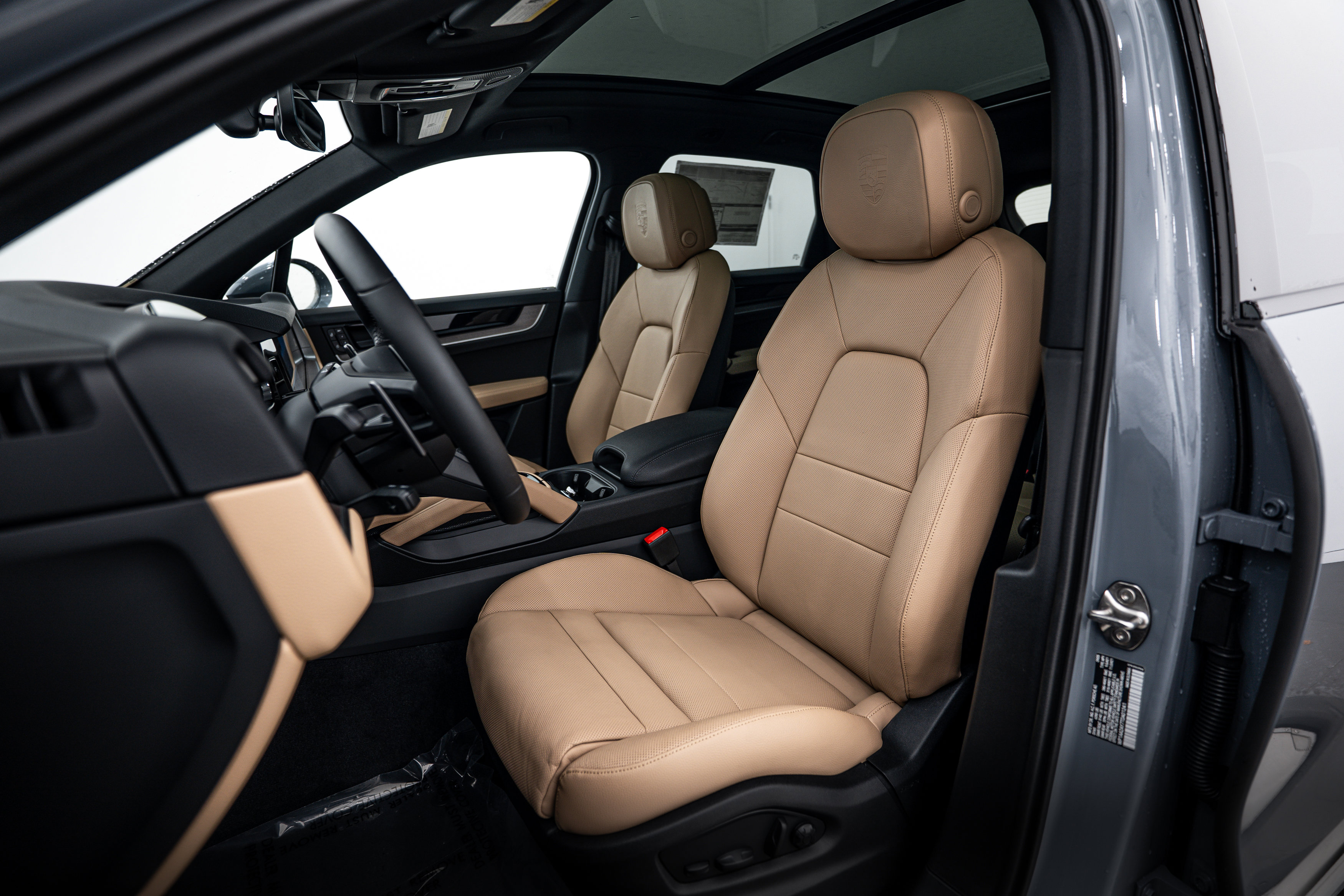 2026 Porsche Cayenne Base photo 2