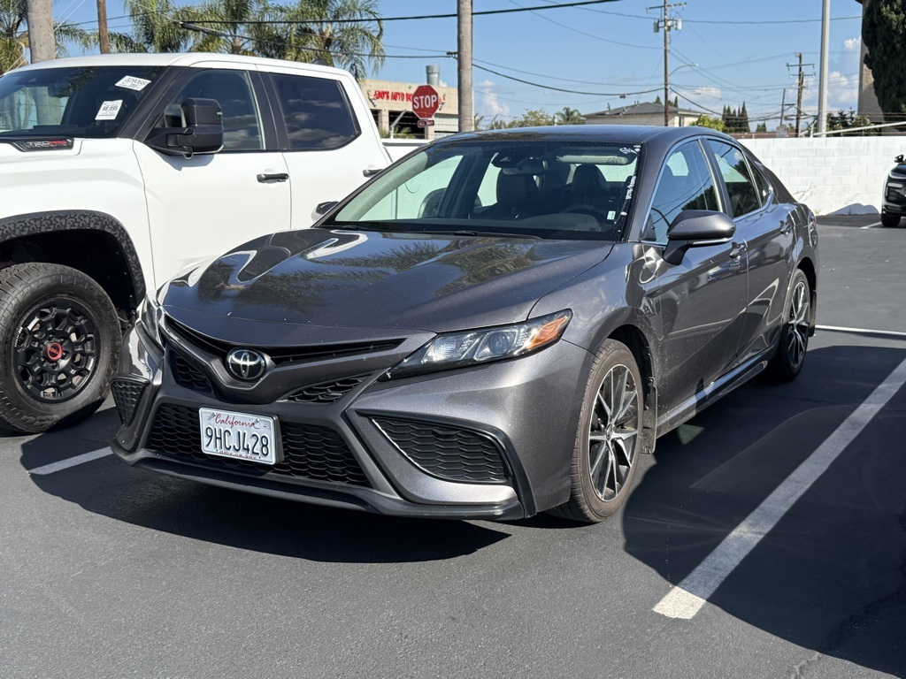 2023 Toyota Camry SE photo 3