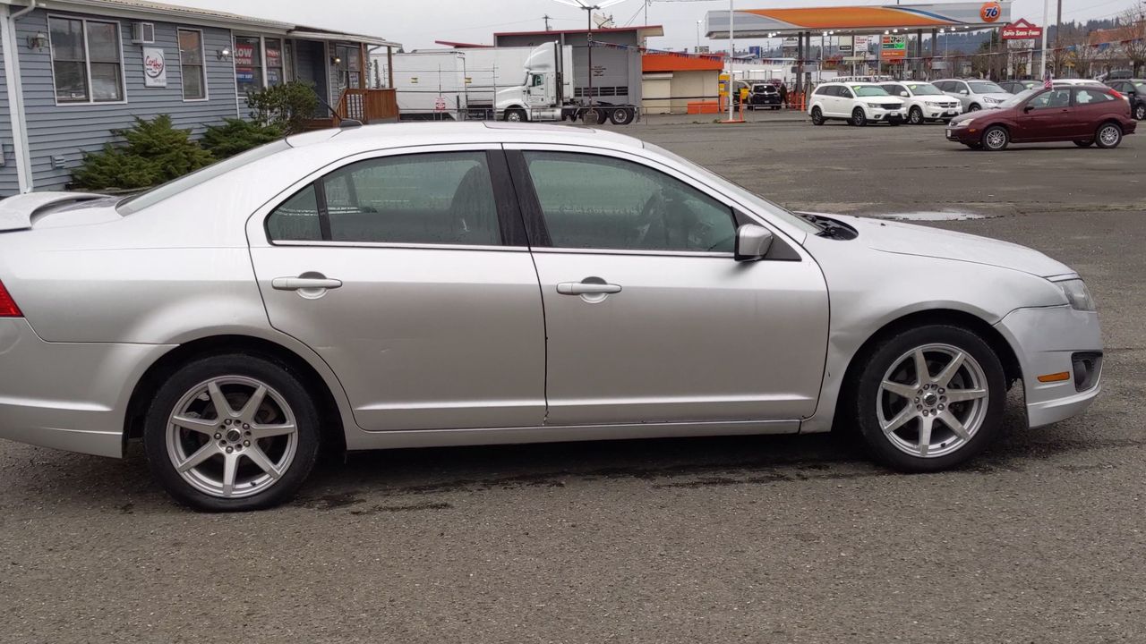 2012 Ford Fusion SE photo 2