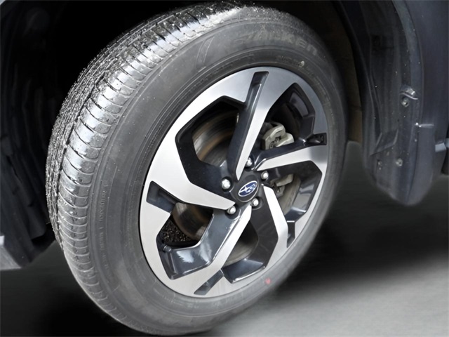 2024 Subaru Forester Touring photo 2