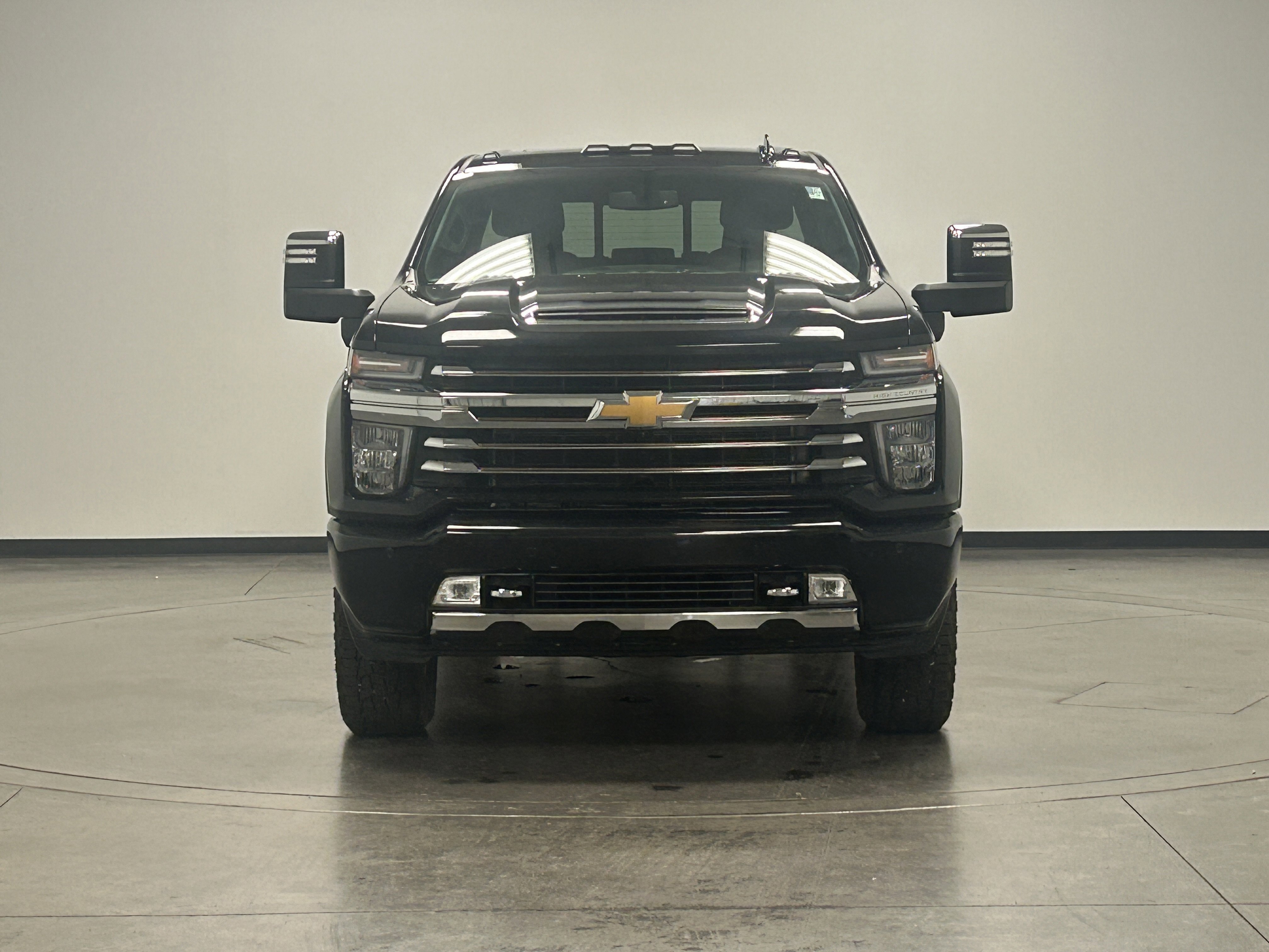 2023 Chevrolet Silverado 3500HD High Country photo 2