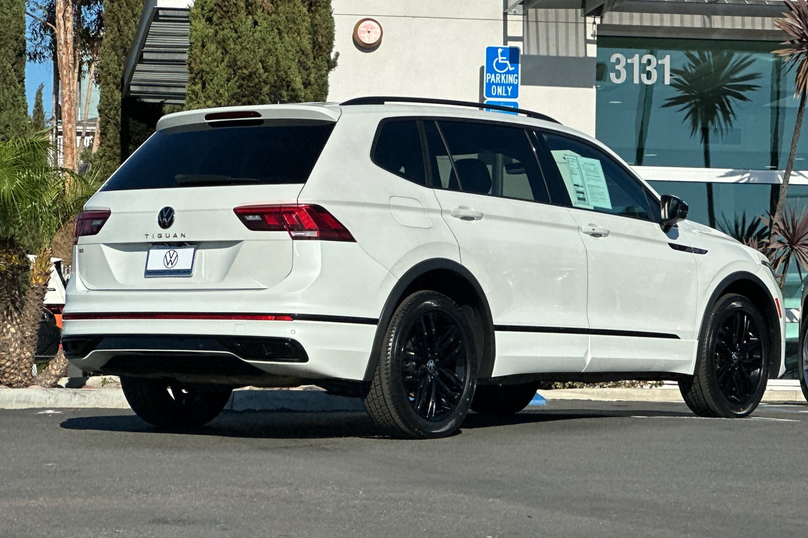 2022 Volkswagen Tiguan SE R-Line Black photo 2