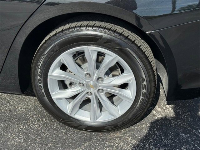 2025 Chevrolet Malibu 1LT photo 4