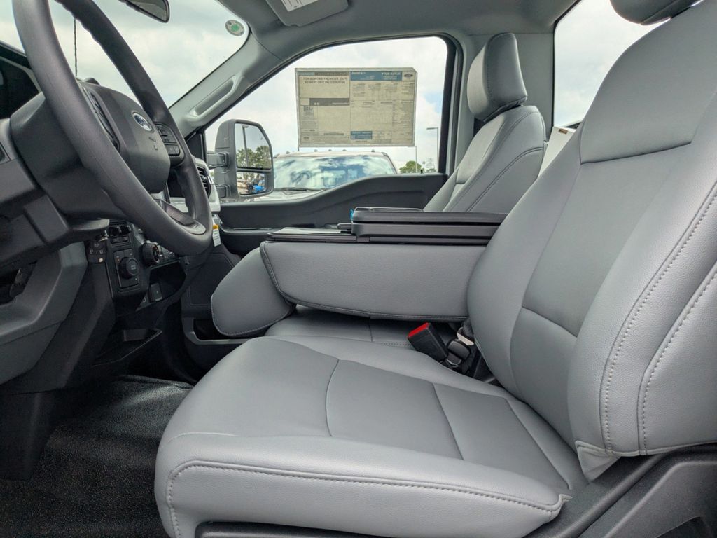 2025 Ford F-550 XL photo 16