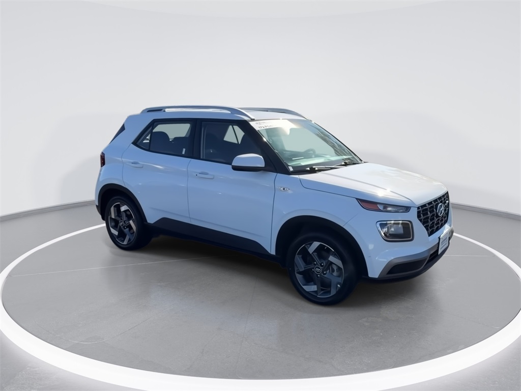 2024 Hyundai Venue SEL photo 2