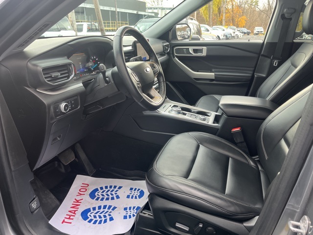 2022 Ford Explorer XLT photo 2