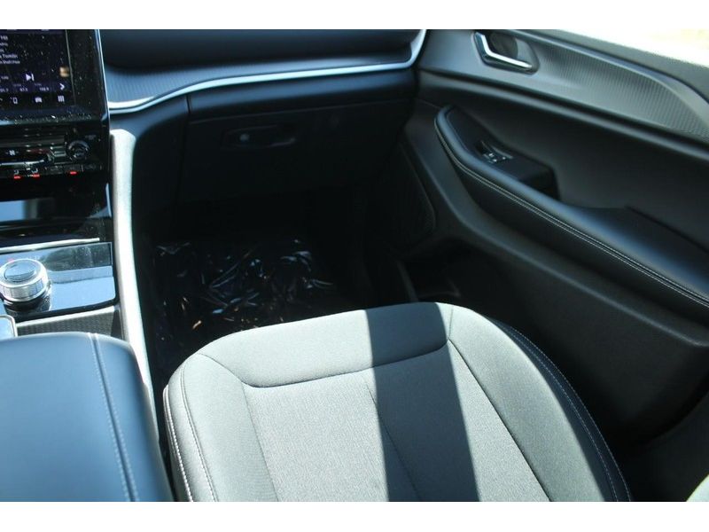2024 Jeep Grand Cherokee Laredo X photo 15