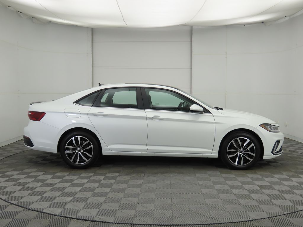 2026 Volkswagen Jetta 1.5T SE photo 4