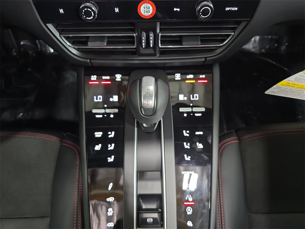 2026 Porsche Macan GTS photo 17