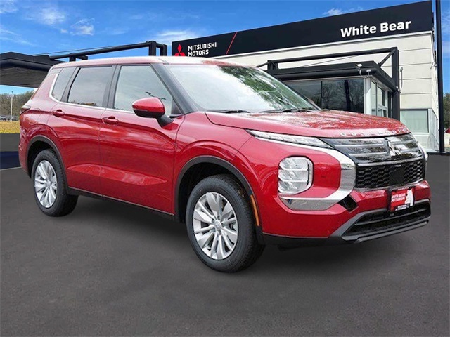 2025 Mitsubishi Outlander ES's photo