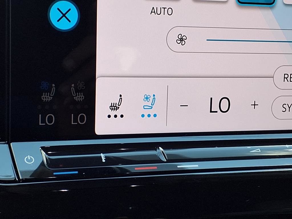 2024 Volkswagen Atlas SE Technology photo 6