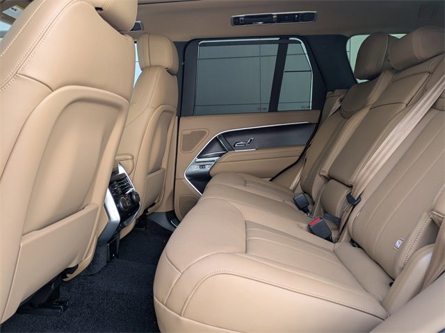 2025 Land Rover Range Rover SE photo 15