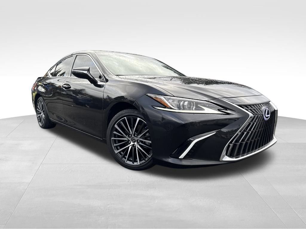 2025 Lexus ES Hybrid 300h's photo
