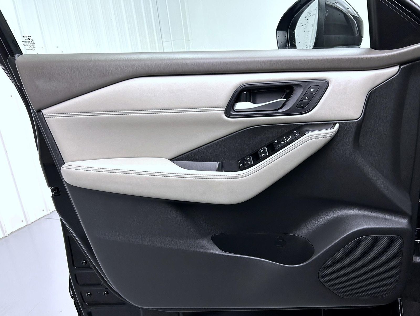 2024 Nissan Rogue SL photo 9