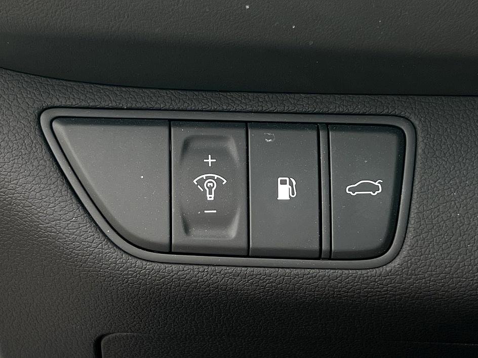 2025 Genesis G70 2.5T photo 18