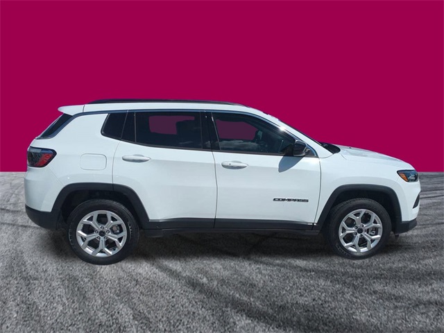 2025 Jeep Compass Latitude photo 2