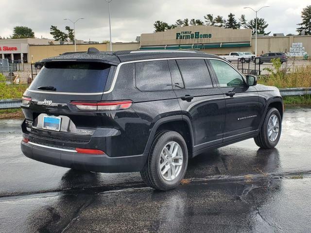 2021 Jeep Grand Cherokee Laredo photo 2