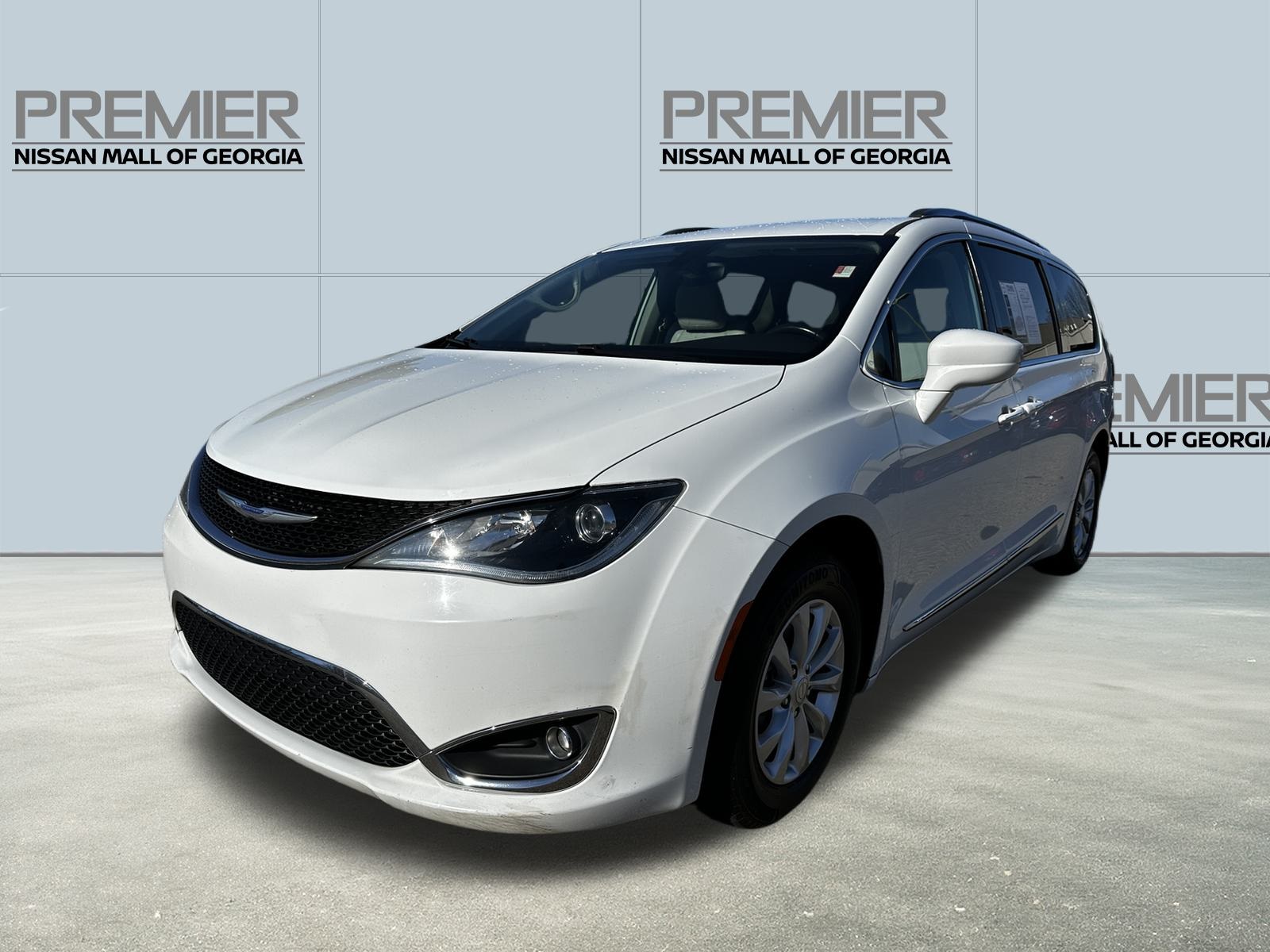 2018 Chrysler Pacifica Touring L's photo