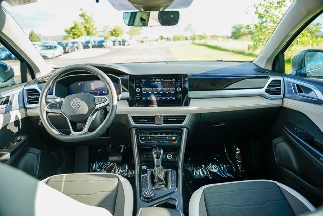 2025 Volkswagen Taos SE photo 17