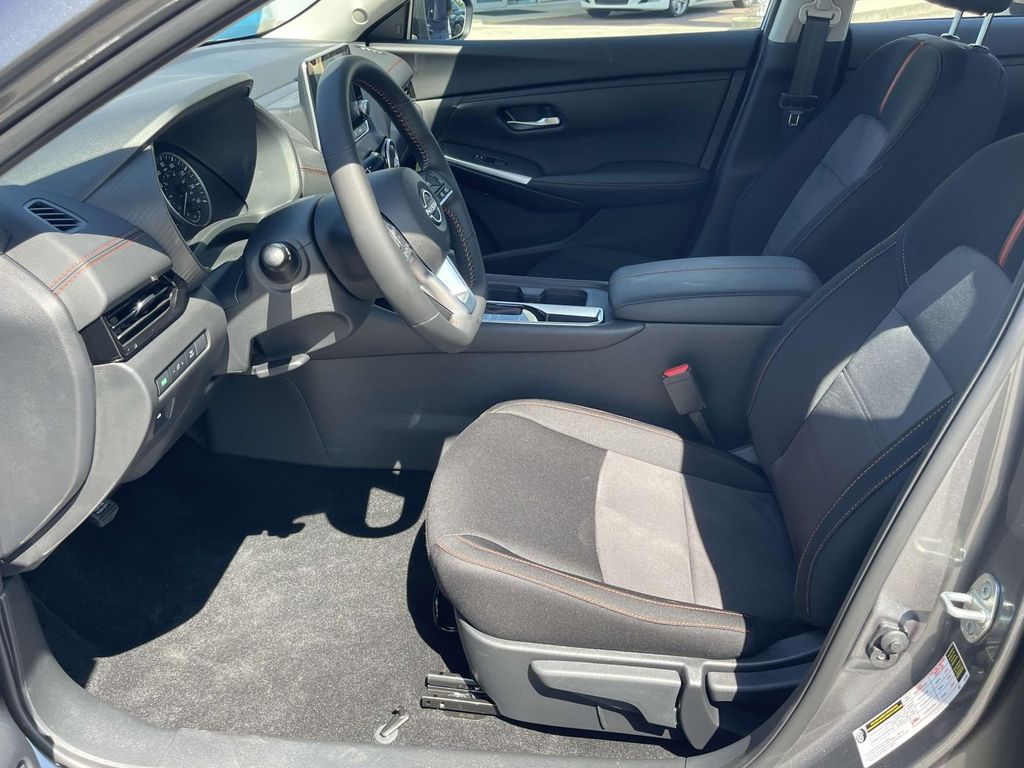 2025 Nissan Sentra SR photo 13